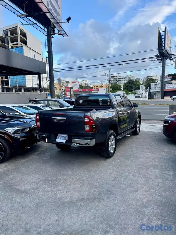 jeepetas y camionetas - Toyota Hilux SRV 2016 6