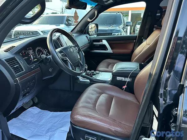 jeepetas y camionetas - Toyota Land Cruiser VX-R año 2017  12