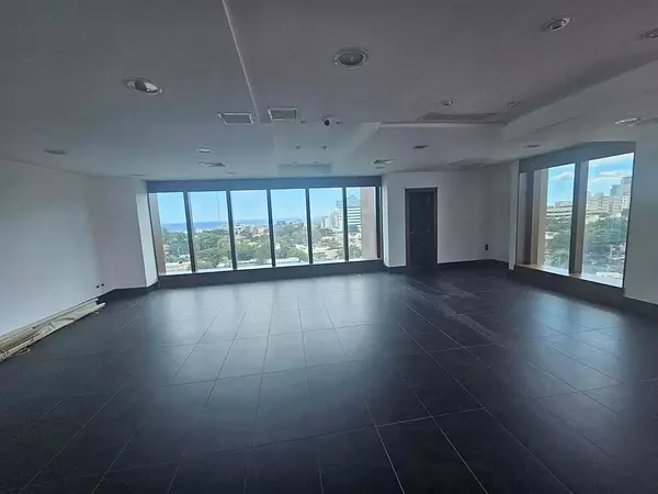 oficinas y locales comerciales - 🔵Alquilo Local 6to piso para oficina 208 mts en la esperilla 
 5