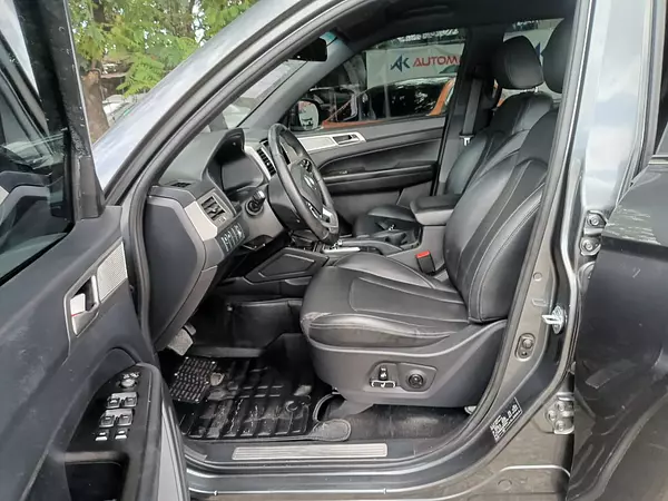 jeepetas y camionetas - KGM REXTON 2019 GRIS OSCURO DIESEL 10
