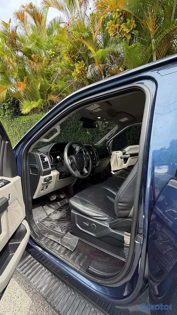 jeepetas y camionetas - Ford F150 XLT 2016 tracción trasera 4X4 Doble cabi 17