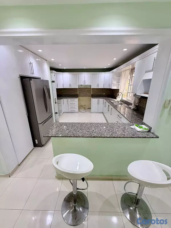 casas - Se vende casa frente a la Sirena de la charles de  8