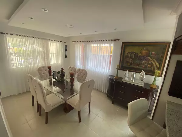 casas - Amplia Casa 2 Niveles en Venta en Jardines del Norte 7
