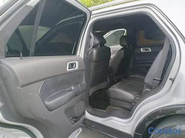 jeepetas y camionetas - Ford Explorer 2014 XLT – 3 Filas, asientos en piel 8