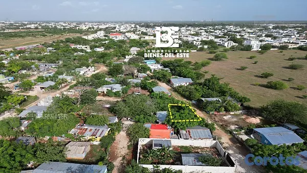 solares y terrenos - Se Vende solar de esquina con 143 metros.  📍En Sec 2