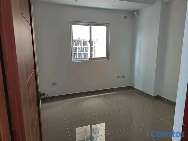 apartamentos - vendo apartamento 130 n2  3 habitaciones planta full  en respaldo los tres ojos  4