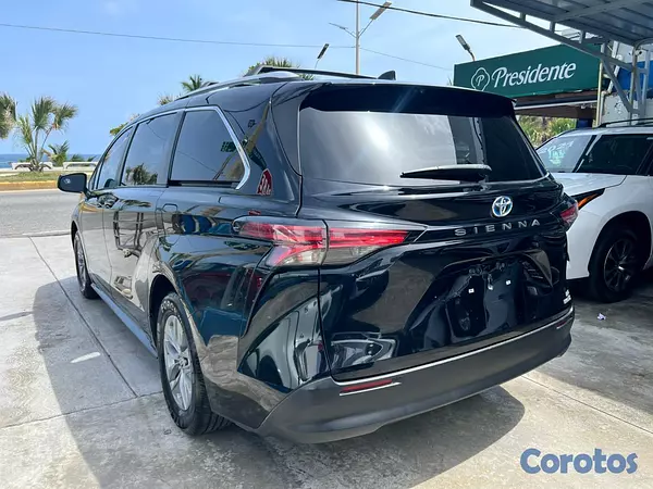 jeepetas y camionetas - Toyota Sienna LE 2022 10