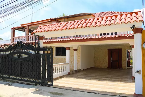casas - Casa de Venta en Ave. Hispanoamericana  10