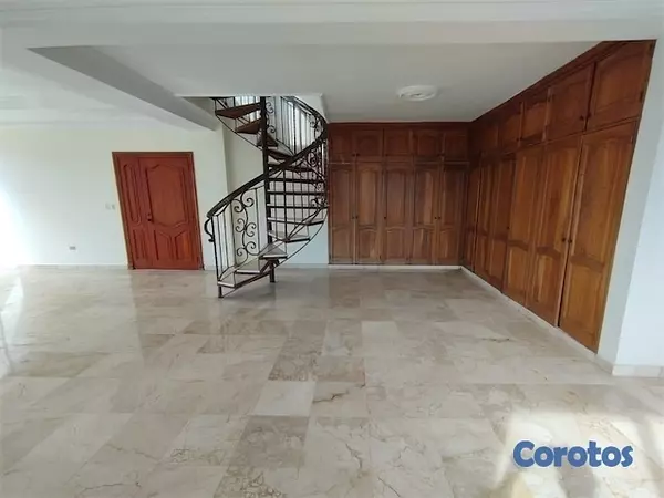 apartamentos - Venta de penthouse de 4 niveles con 622mts en la urbanización real  10