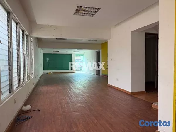 oficinas y locales comerciales - Local comercial de 300mt2 en alquiler en Renacimie 2