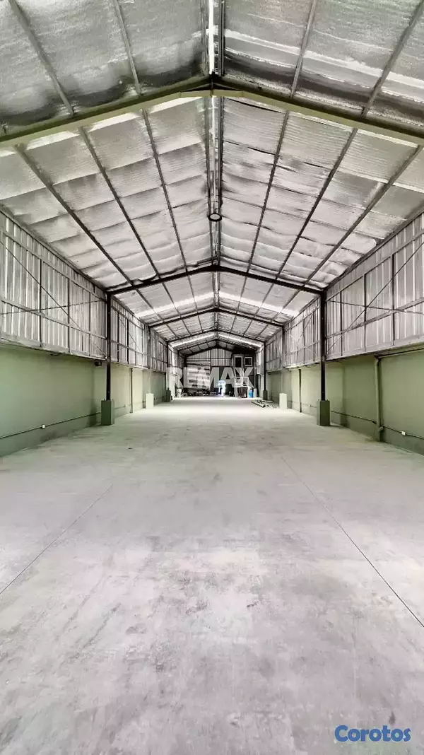oficinas y locales comerciales - Nave industrial de 500mt2 en alquiler en Ensanche  5