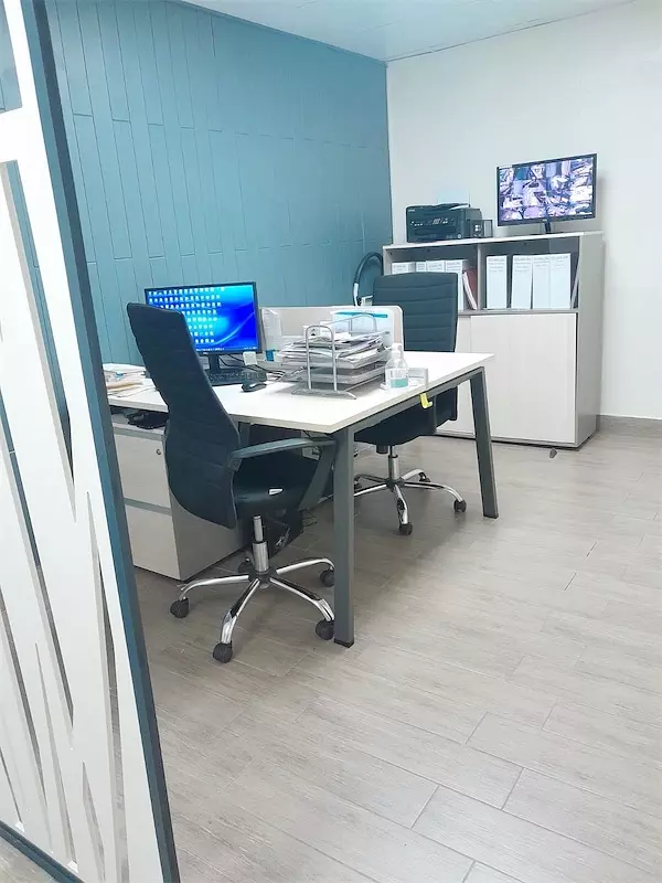 oficinas y locales comerciales - Local amoblado en Evaristo  8