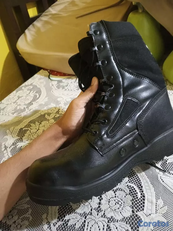 zapatos para hombre - Botas tácticas negras tipo militar – resistentes y en buen estado 2