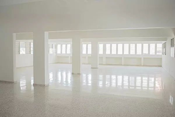 oficinas y locales comerciales - Local en Evaristo Morales 5