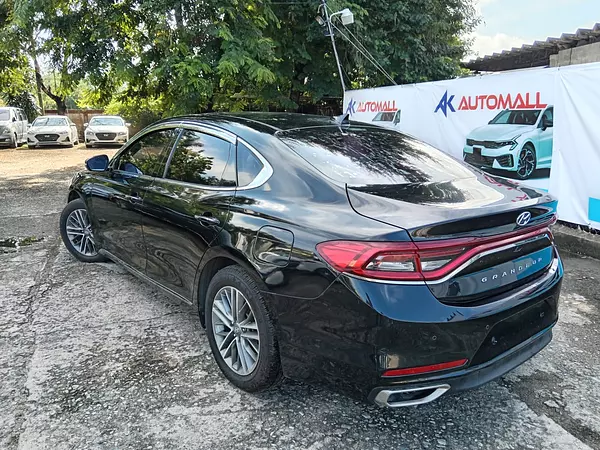 carros - HYUNDAI GRANDEUR 2017 NEGRO 2