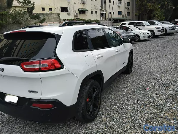 jeepetas y camionetas - JEEP CHEROKEE LATITUD 5