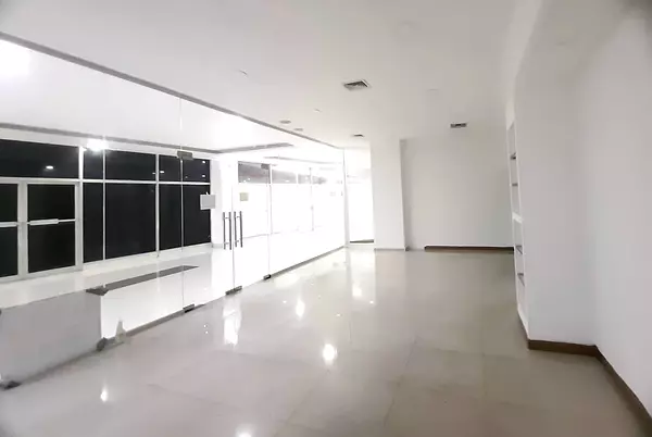 oficinas y locales comerciales - Local céntrico en Naco 7