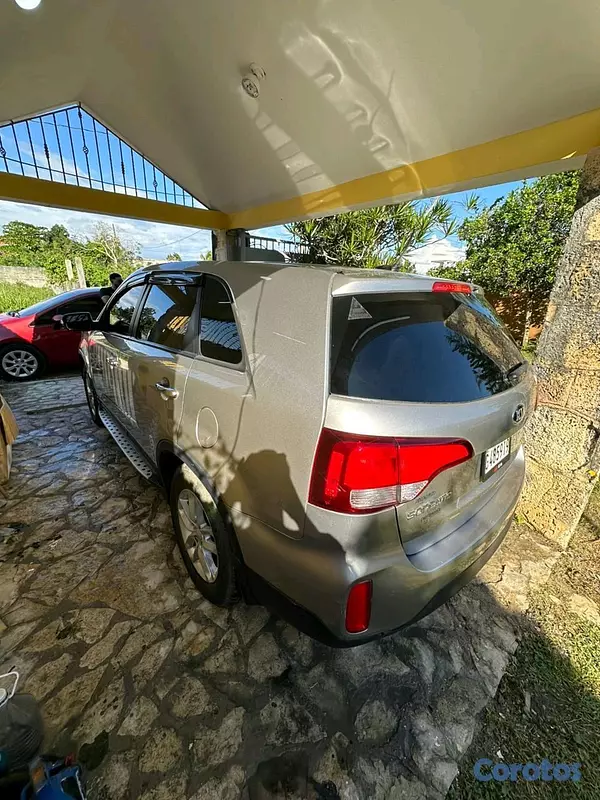 jeepetas y camionetas - Kia Sorento 2015 en excelentes condiciones  3