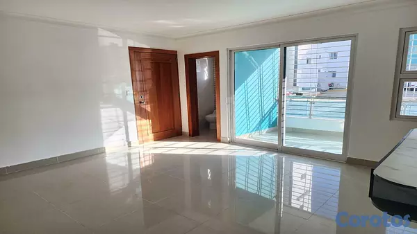 apartamentos - Apartamento en 1er nivel de 3 hab. Con balcón, 2 parqueos y área de servicio 6