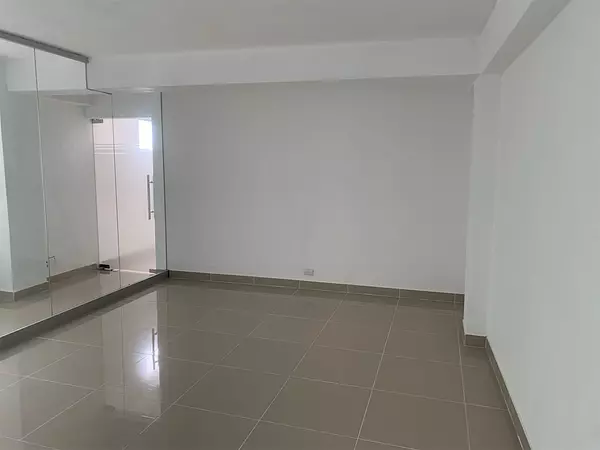 oficinas y locales comerciales - Local céntrico en segundo nivel 6