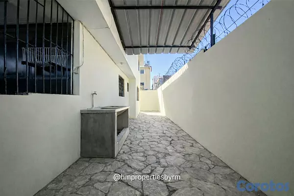 casas - Venta de Amplia Casa de 2 niveles en Miramar – Av. Independencia 18