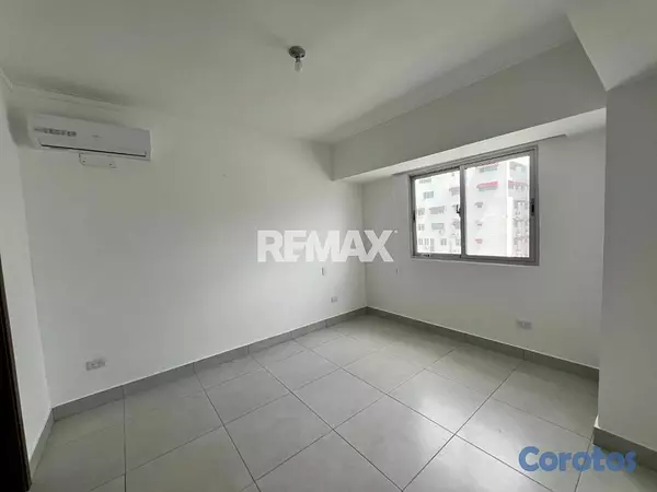 apartamentos - Apartamento en Alquiler con Línea Blanca en Evaristo Morales 1H, 1.5B, 2P 8