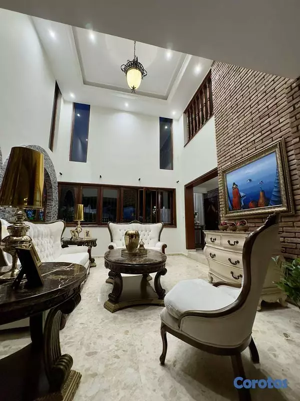 casas - Espaciosa casa de 2 niveles en venta  8