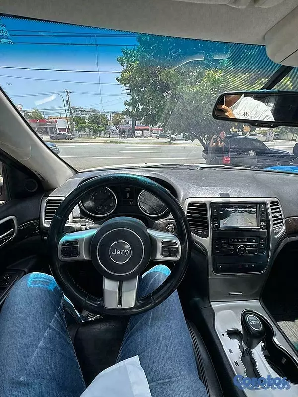 jeepetas y camionetas - Jeep Grand Cherokee Laredo 2012 5
