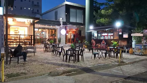 oficinas y locales comerciales - ALQUILER FOOD TRUCK EQUIPADO EN PLAZA COMERCIAL " BELLA VISTA" 2