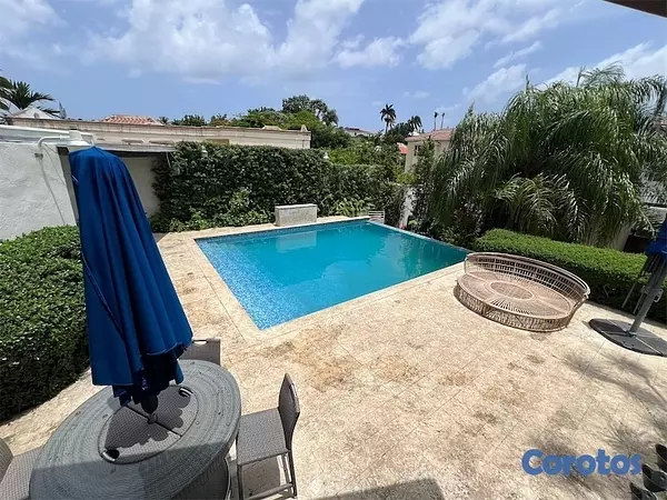 casas - Venta de casa en Arroyo Hondo 3 Distrito Nacional con piscina y 1200mts 1