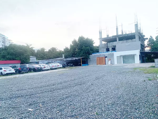 solares y terrenos - solar comercial céntrico  2