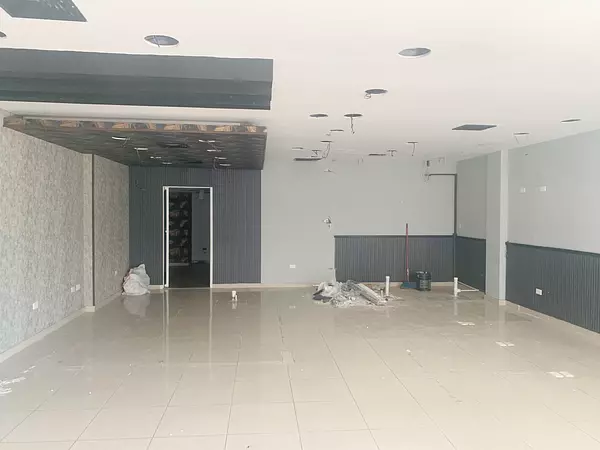 oficinas y locales comerciales - Local en Naco primer nivel 3