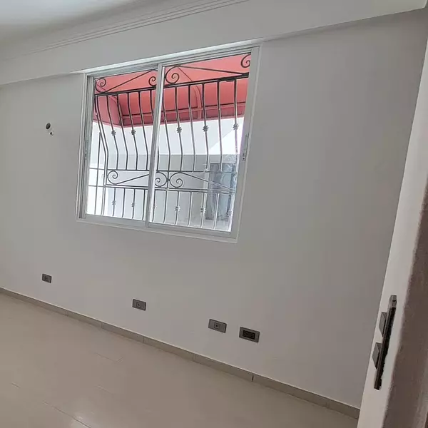 apartamentos - ALQUILO Piso 7 En Evaristo Morales Apartamento a Proximo a la 27 de febrero  8