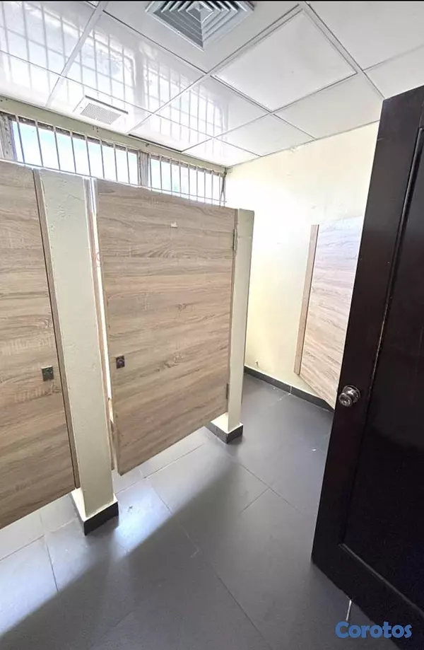 oficinas y locales comerciales - Alquiler local 3ra planta de 400 mts en Ensanche Naco 5