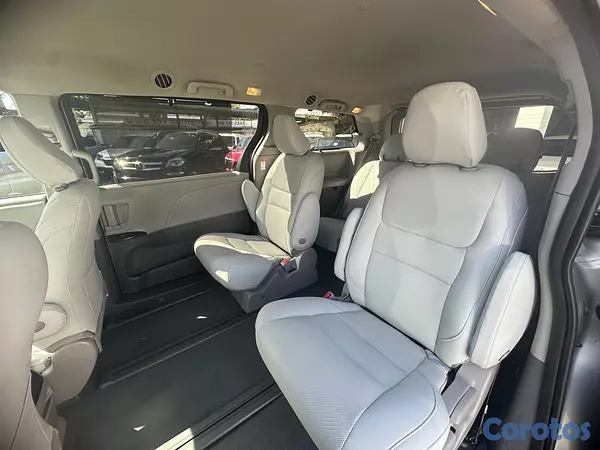 jeepetas y camionetas - TOYOTA SIENNA LE AWD 2020 4