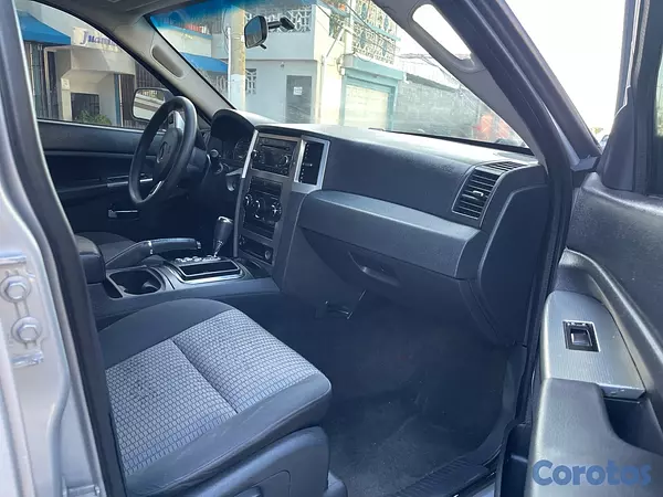 jeepetas y camionetas - Jeep Grand Cherokee Laredo 2009 5