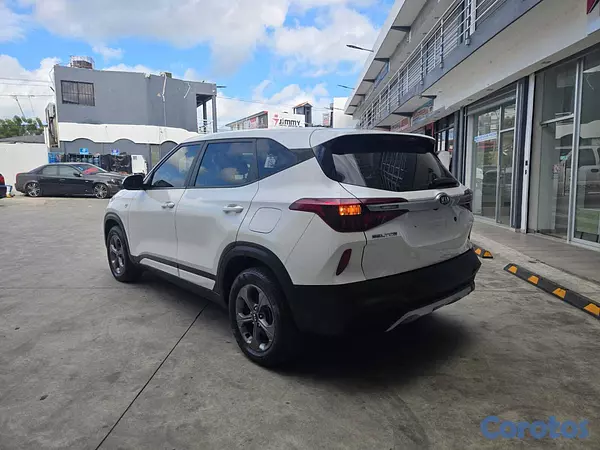 jeepetas y camionetas - KIA SELTOS 2022 BLANCO DIESEL 6