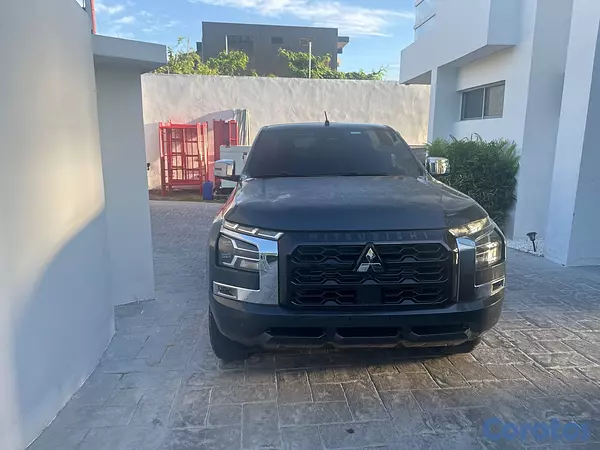 jeepetas y camionetas - Mitsubishi L200 con poquito uso 5