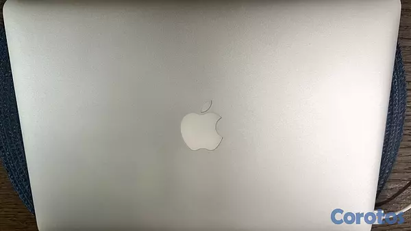 computadoras y laptops - 1 LAPTO MACBOOK AIR CON MONITOR LG DE 32  1