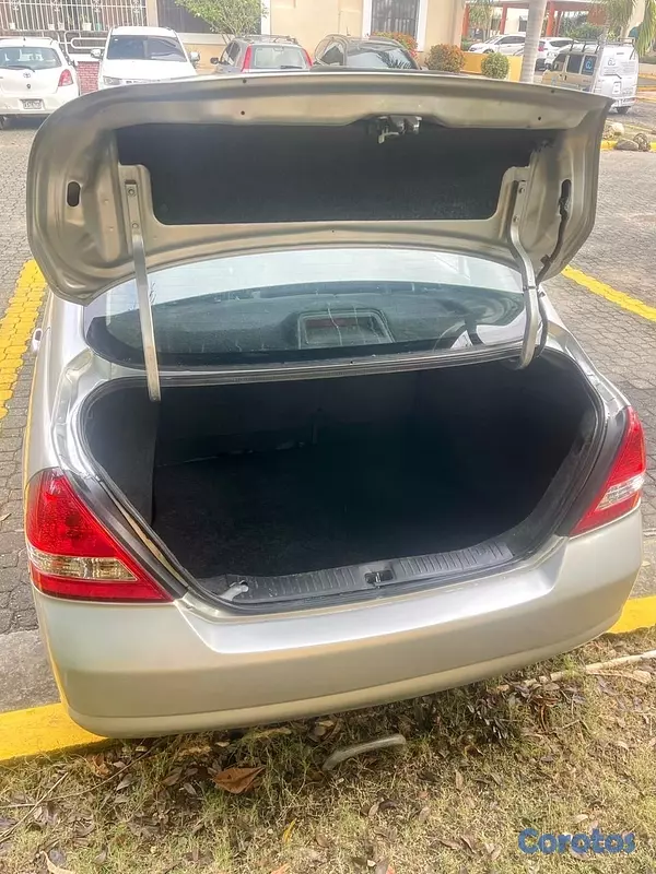 carros - Nissan tiida americano (automático) 4