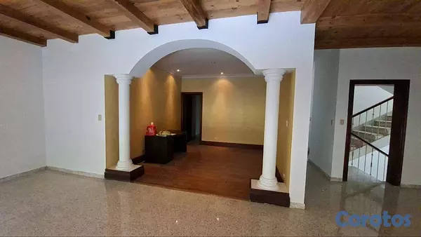 casas - Casa comercial de 320m2 en alquiler en Bella Vista 8