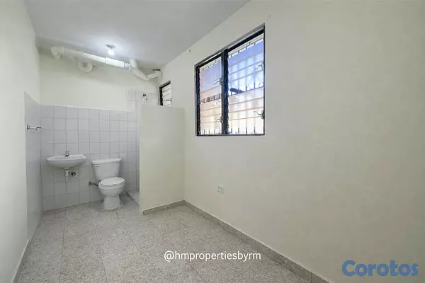 casas - Venta de Amplia Casa de 2 niveles en Miramar – Av. Independencia 19