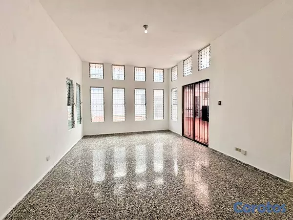casas - Casa comercial de 221m2 en alquiler en Los Prados 5
