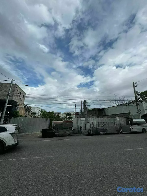 solares y terrenos - VENDO Solar de 785 Mts En La Av. Los Próceres 6