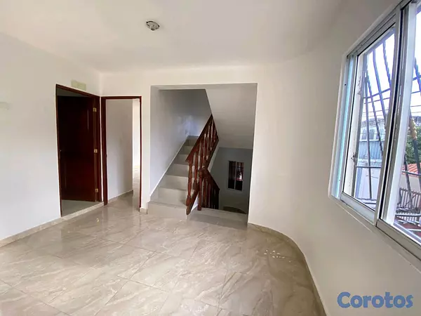 casas - Alquilo casa 2 niveles en autopista san Isidro, al lado de la Sirena  6