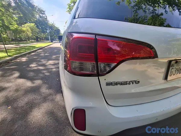 jeepetas y camionetas - Kia Sorento 2014 Unico dueño en el país. De oportunidad. 5