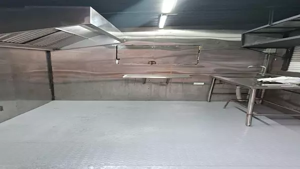oficinas y locales comerciales - ALQUILER FOOD TRUCK EQUIPADO EN PLAZA COMERCIAL " BELLA VISTA" 3