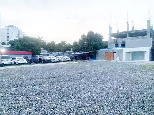 solares y terrenos - solar comercial céntrico  3