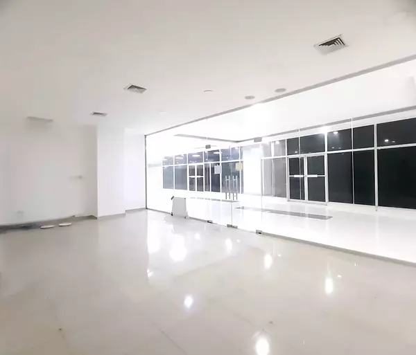 oficinas y locales comerciales - Local céntrico en Naco 9