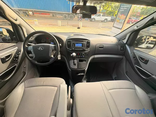 jeepetas y camionetas - 2021 Hyundai Grand Starex 12 Pasajeros 6
